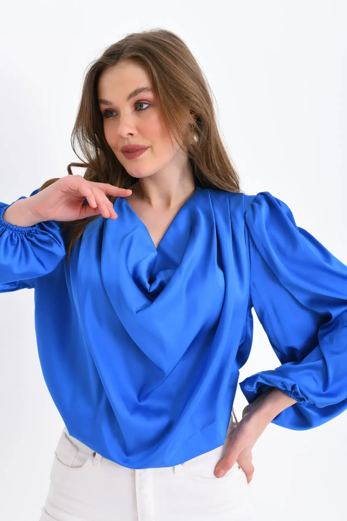 Kadın Degaje Yaka Omuzları Vatkalı Kol Ve Etği Lasikli Saten Yüzeyli Dokum Bluz 33026