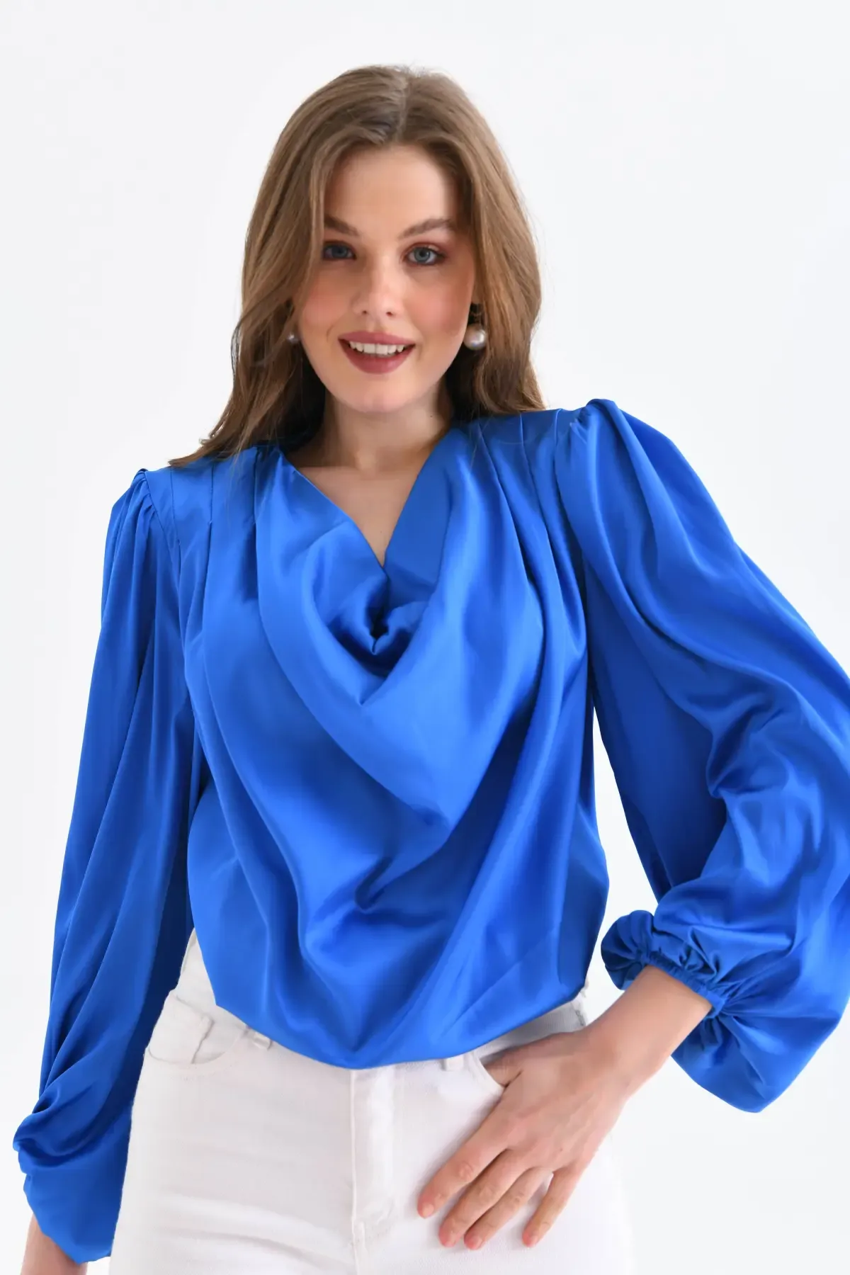 Kadın Degaje Yaka Omuzları Vatkalı Kol Ve Etği Lasikli Saten Yüzeyli Dokum Bluz 33026