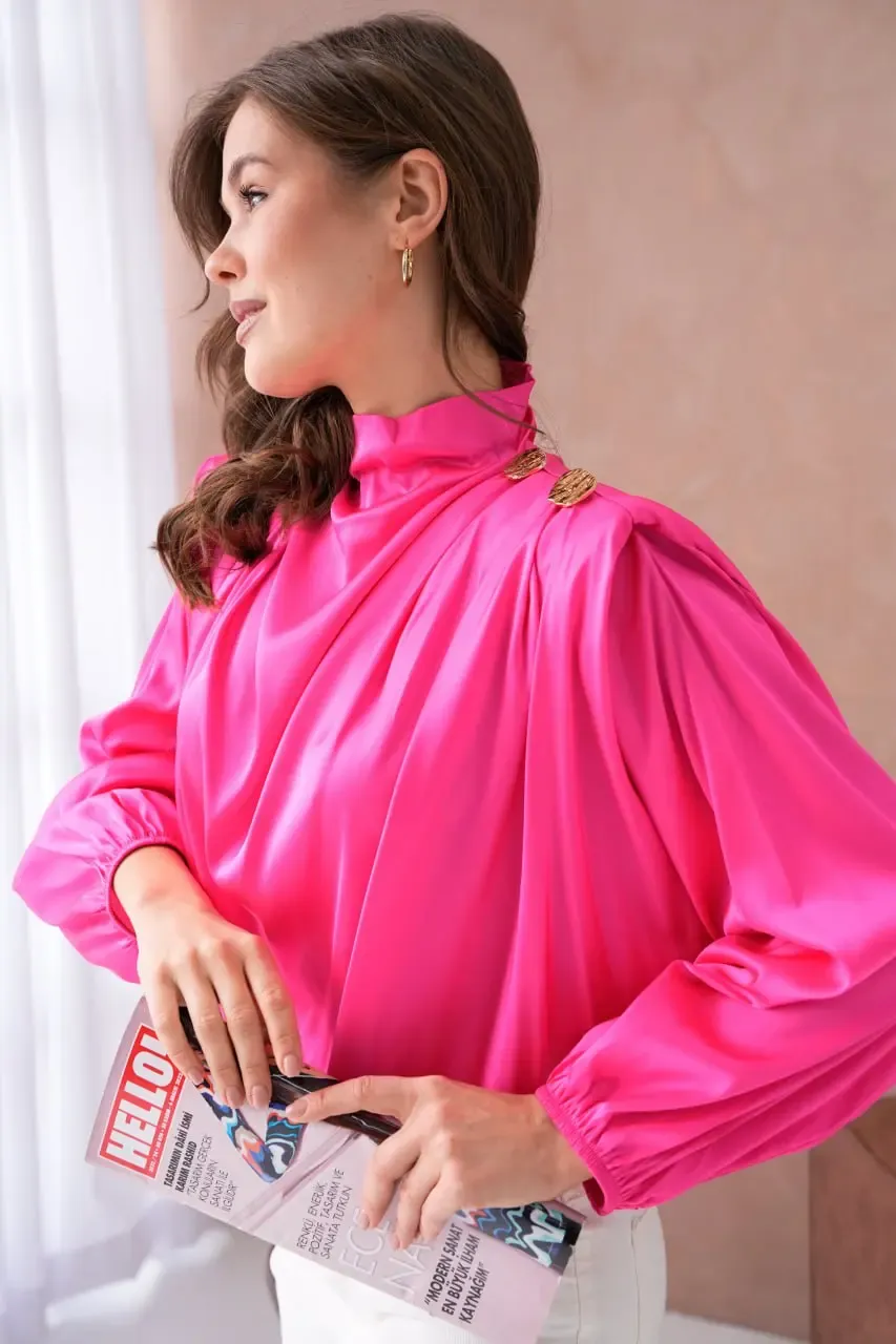 Kadın Dik Yaka Omuzları Vatkalı Düğme Detay Saten Dokum Bluz 32000