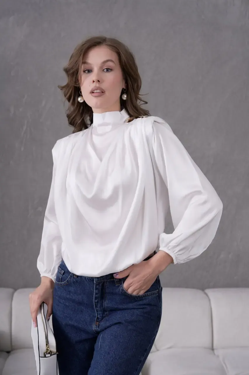 Kadın Dik Yaka Omuzları Vatkalı Aksesuar Detay Saten Dokum Bluz 30050