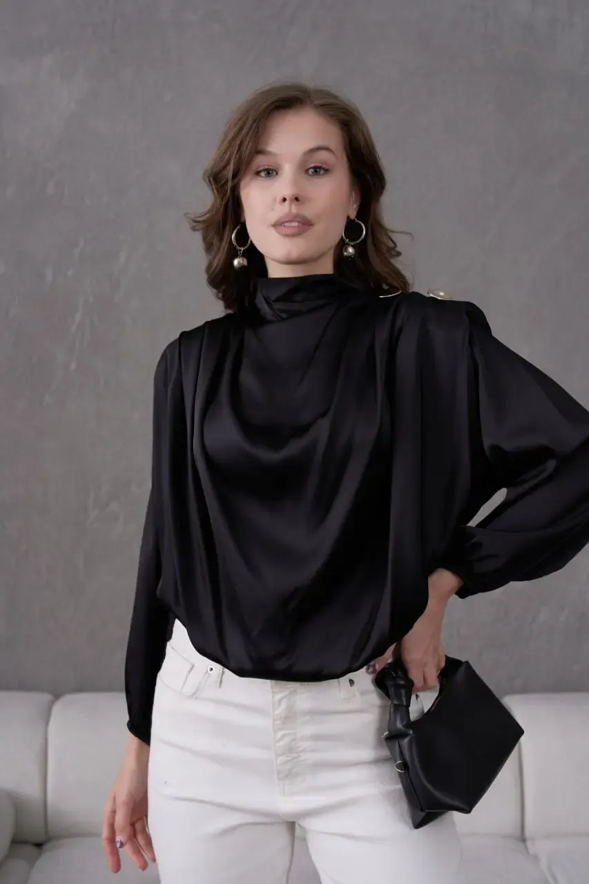 Kadın Dik Yaka Omuzları Vatkalı Aksesuar Detay Saten Dokum Bluz 30050