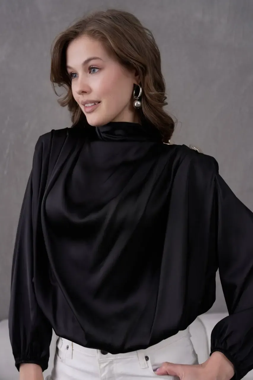 Kadın Dik Yaka Omuzları Vatkalı Aksesuar Detay Saten Dokum Bluz 30050