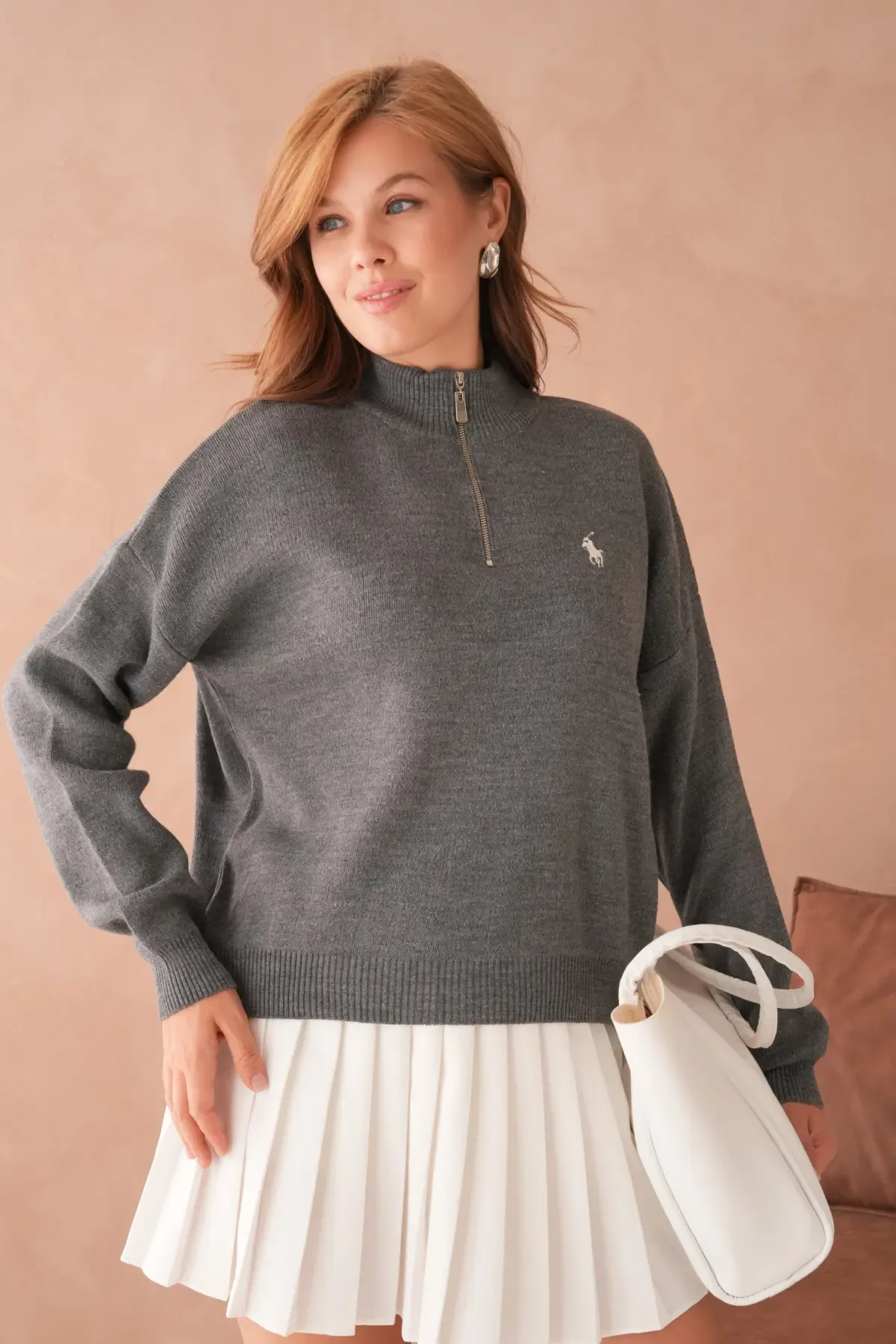 Kadın Dik Yaka Yarım Pat Fermuar Yumuşak Dokulu Triko Kazak 10536