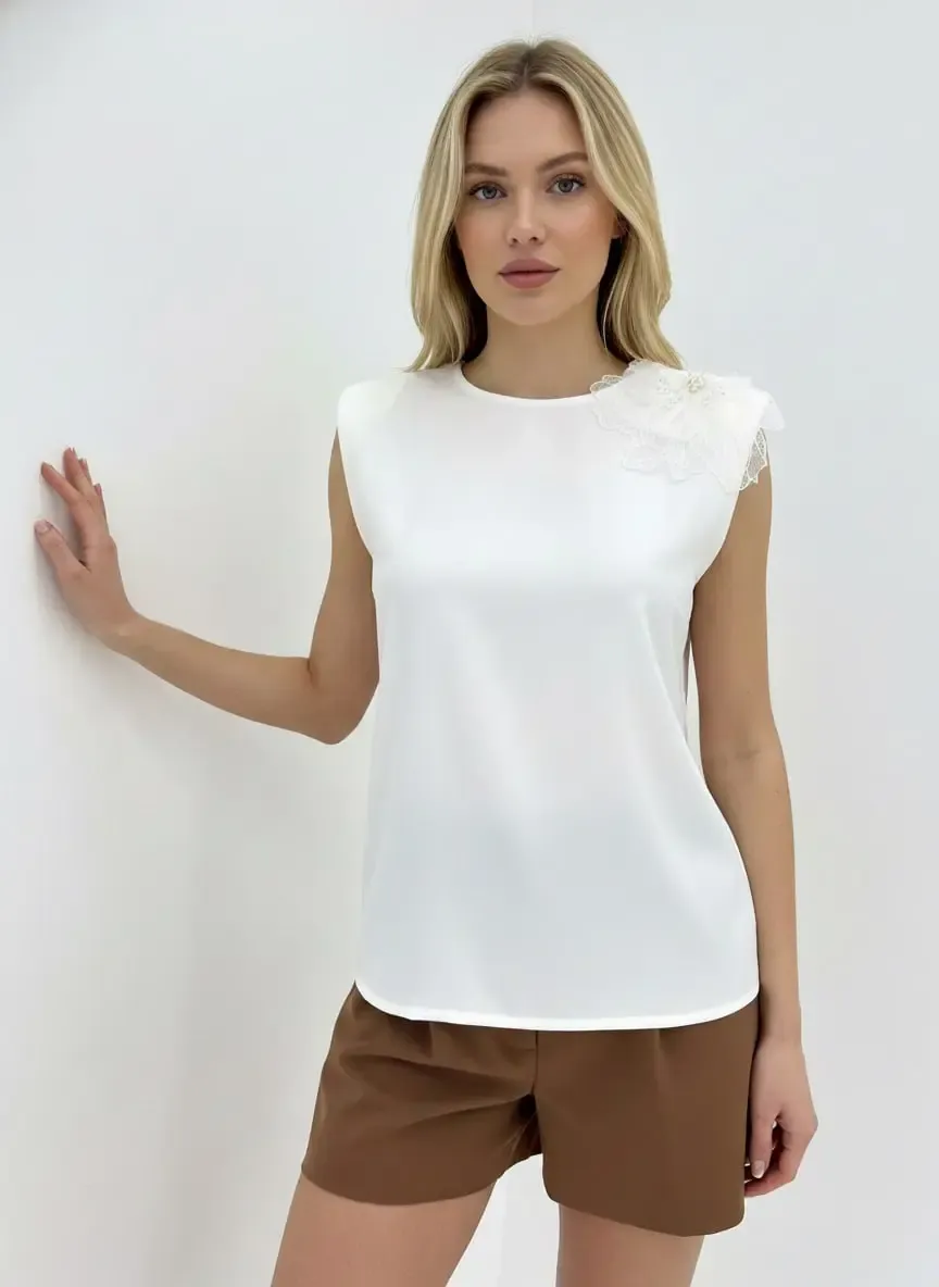 Kadın Geniş Yaka Aksesuar Detay Omuzları Vatkalı Penye Bluz 26003