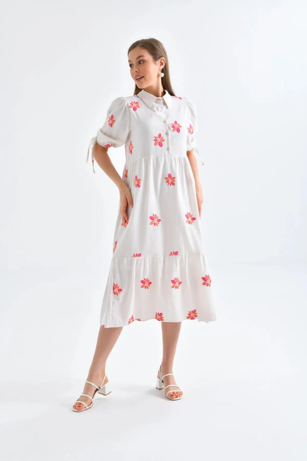 Kadın Kırmızı Gömlek Yaka Nakış İşlemeli Volanlı Salaş Elbise