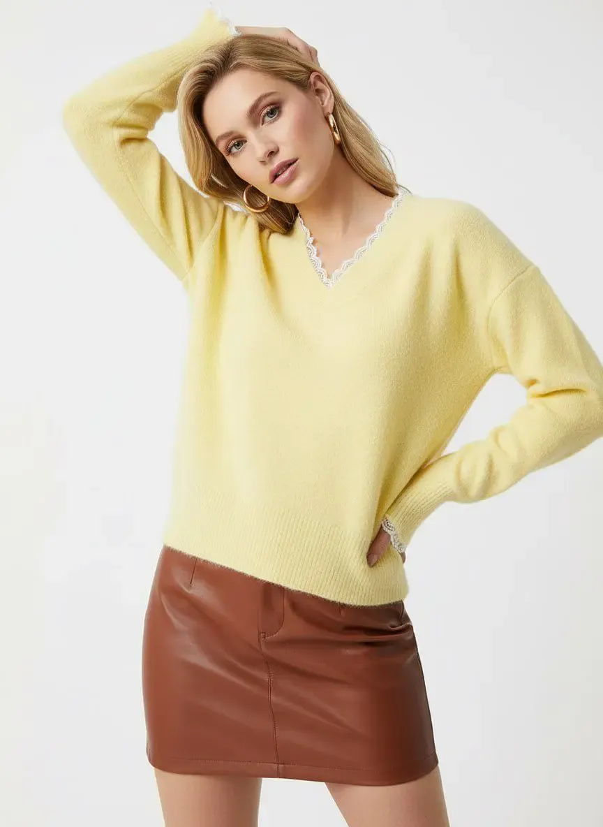 Kadın V Yaka Dantel Detaylı Şardonlu Triko Kazak 8716