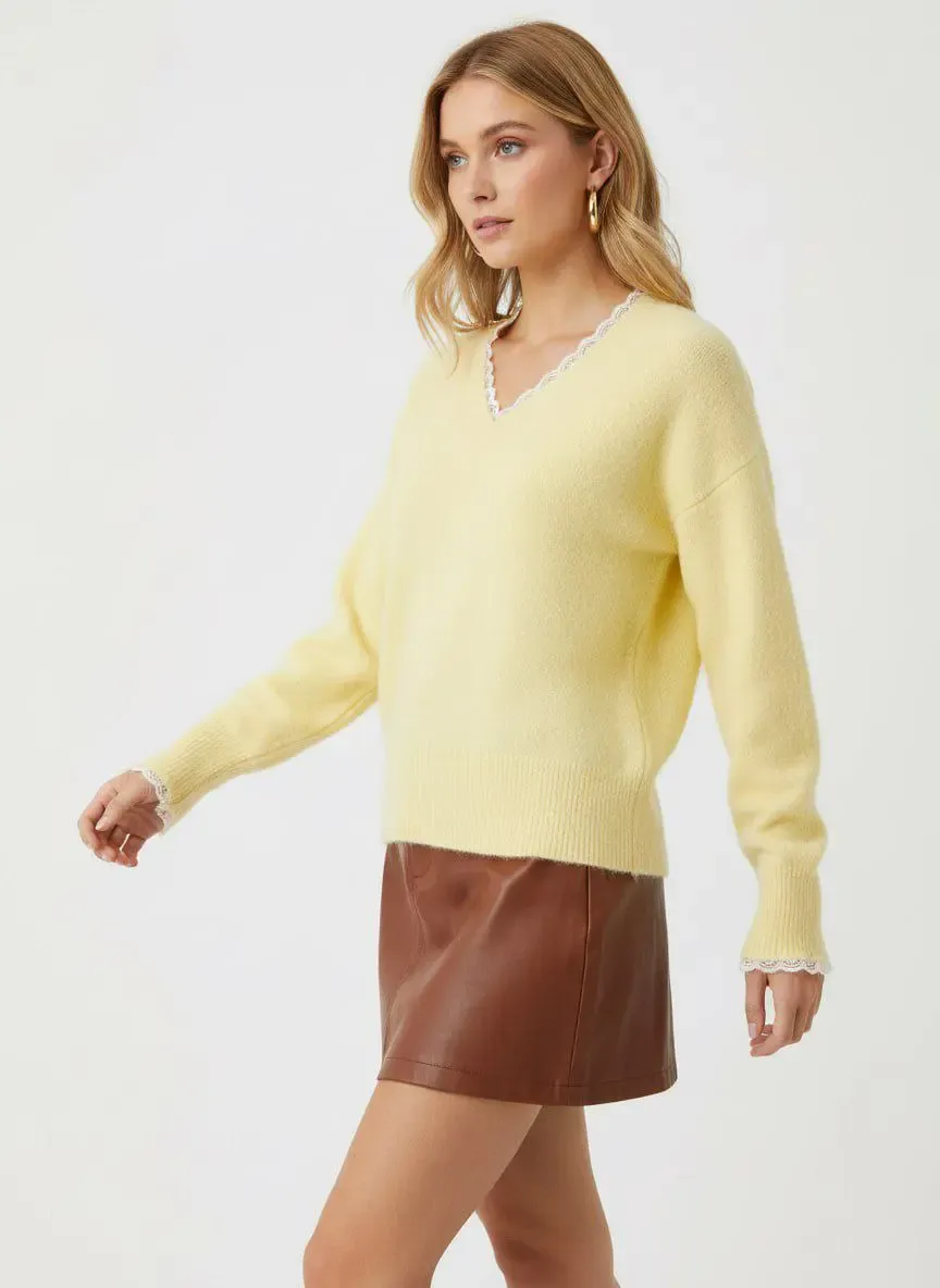 Kadın V Yaka Dantel Detaylı Şardonlu Triko Kazak 8716