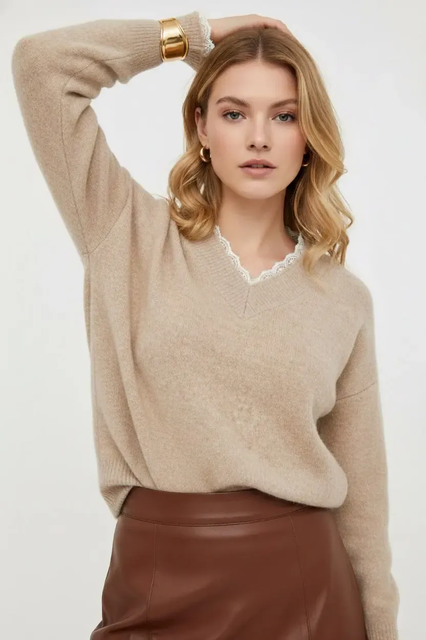 Kadın V Yaka Dantel Detaylı Şardonlu Triko Kazak 8716