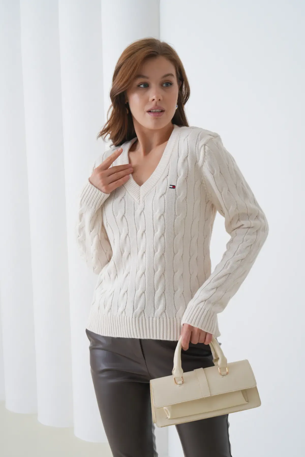 Kadın V Yaka Saç Örgü Triko Kazak 8683