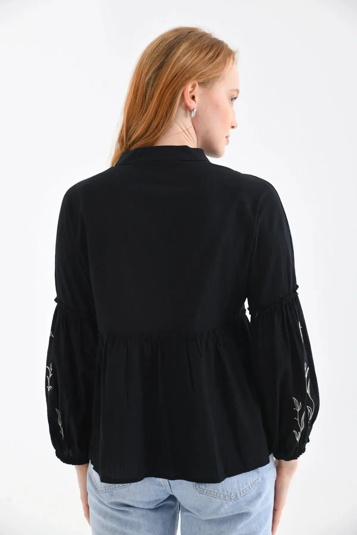 V Yaka Nakış Detay Düğmeli Salaş Bluz