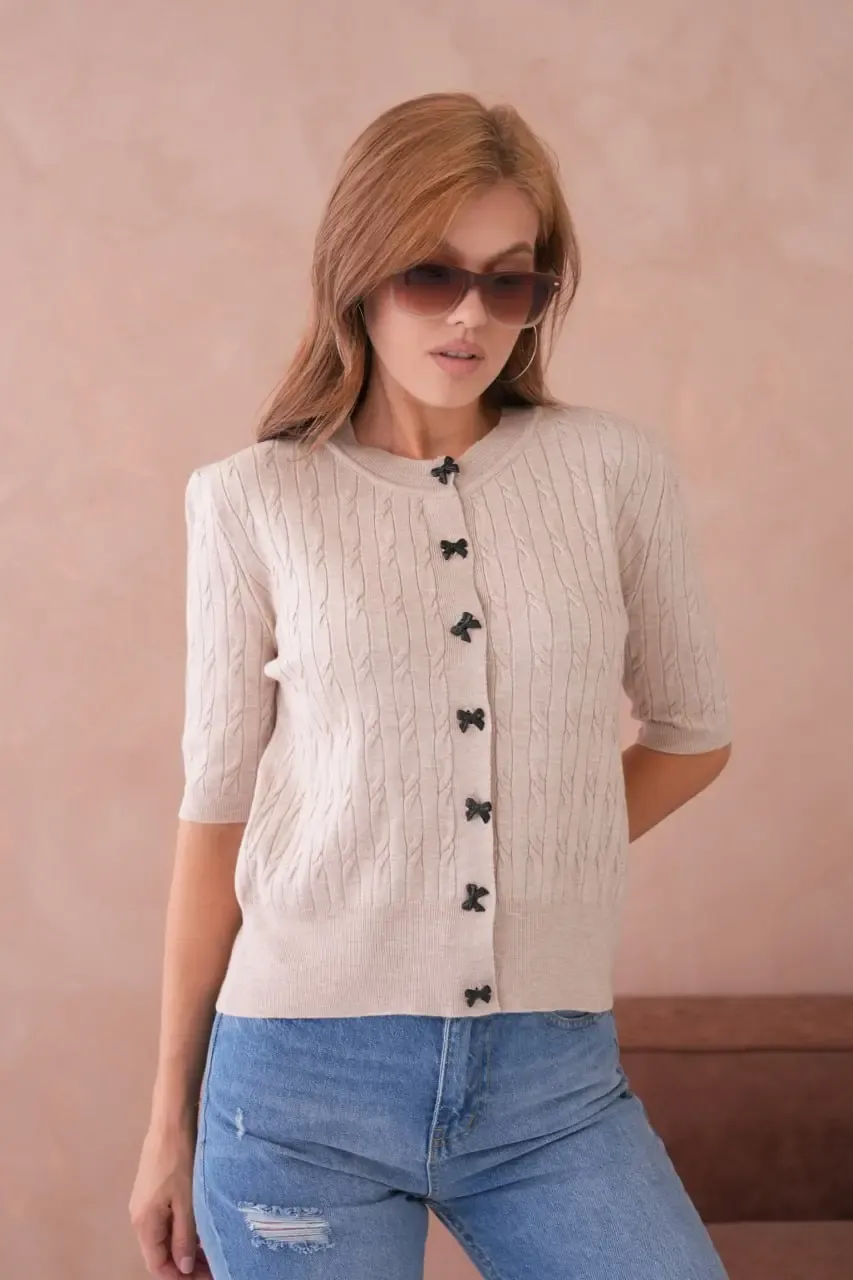 12036 Bisiklet Yaka Fiyonk Düğme Detaylı Saç Örgü Premium İplik Triko Hırka