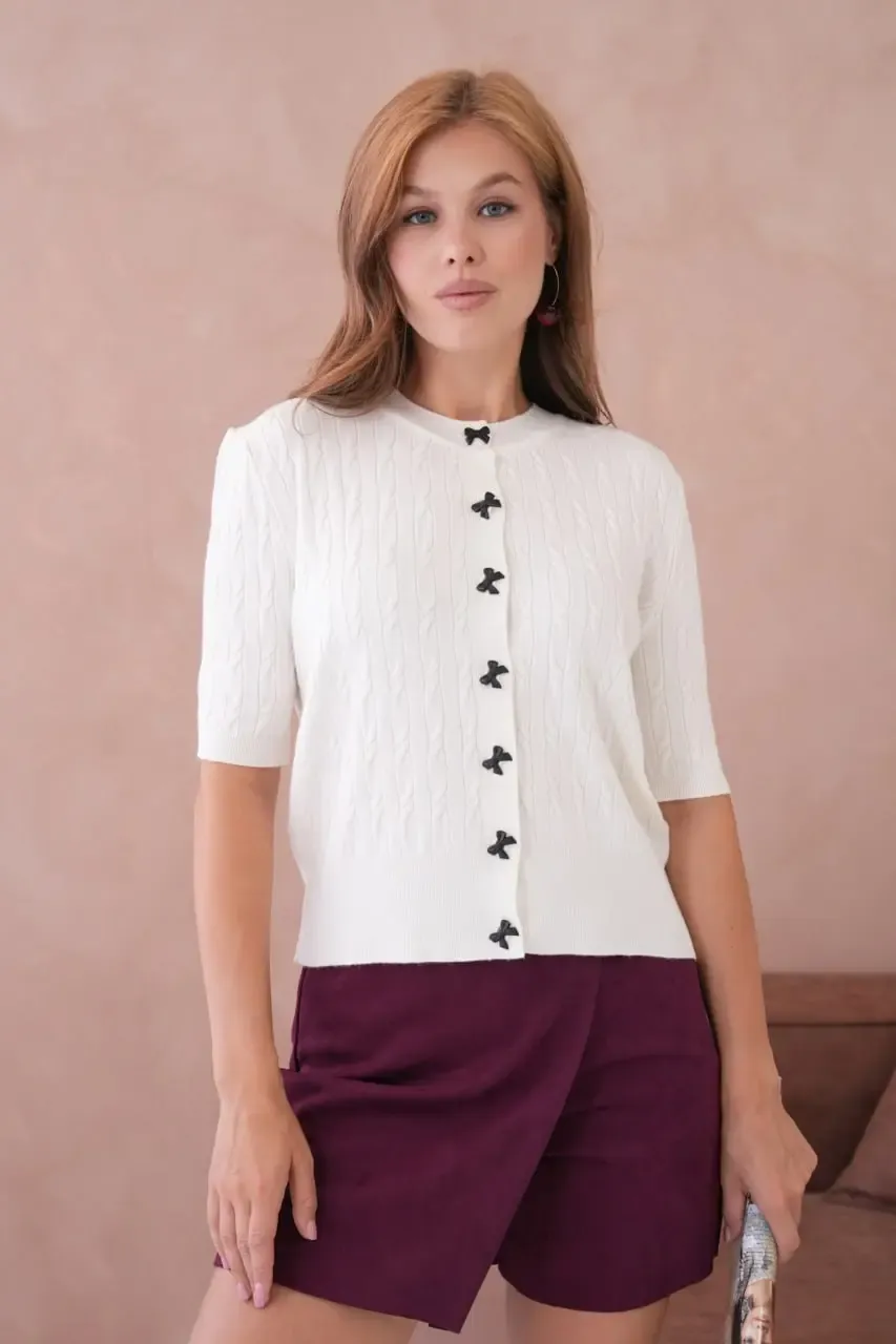 12036 Bisiklet Yaka Fiyonk Düğme Detaylı Saç Örgü Premium İplik Triko Hırka