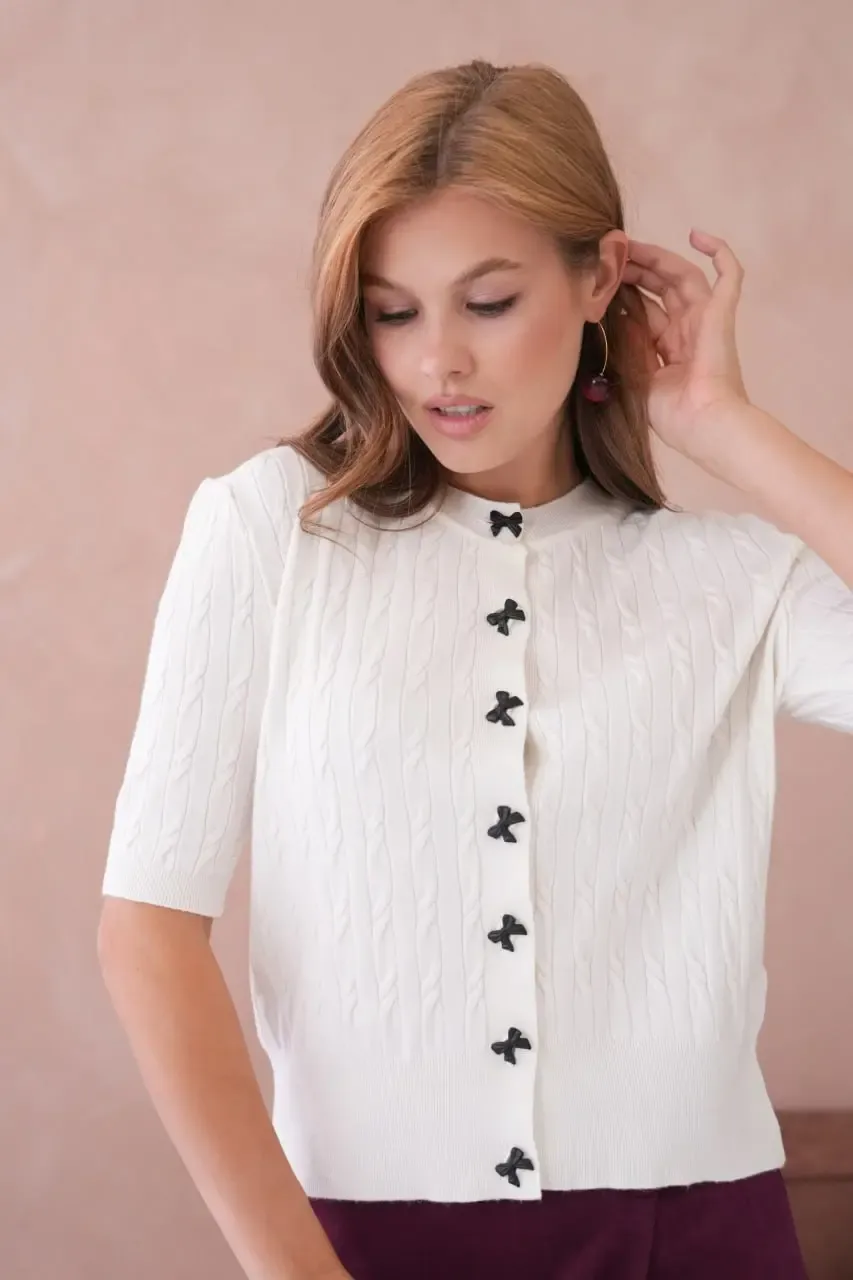 12036 Bisiklet Yaka Fiyonk Düğme Detaylı Saç Örgü Premium İplik Triko Hırka