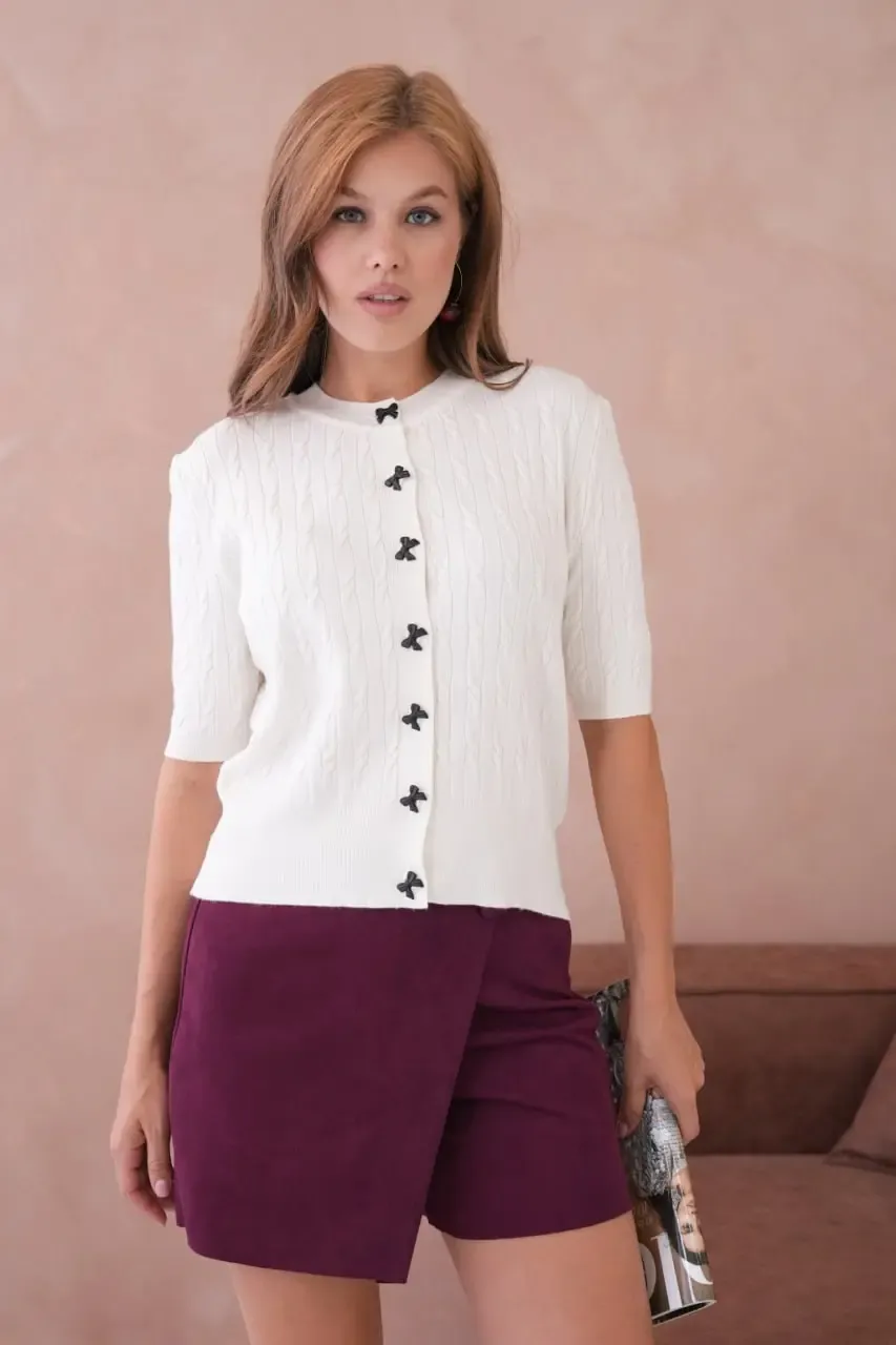 12036 Bisiklet Yaka Fiyonk Düğme Detaylı Saç Örgü Premium İplik Triko Hırka