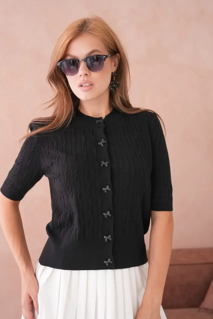 12036 Bisiklet Yaka Fiyonk Düğme Detaylı Saç Örgü Premium İplik Triko Hırka