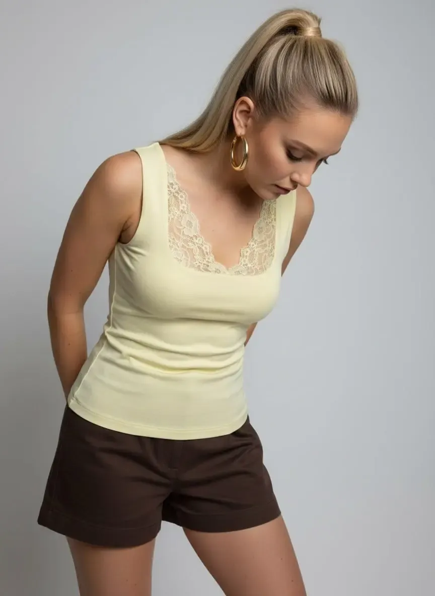 26004 Kadın Dantel Detaylı Kare Yaka Modal Örme Bluz