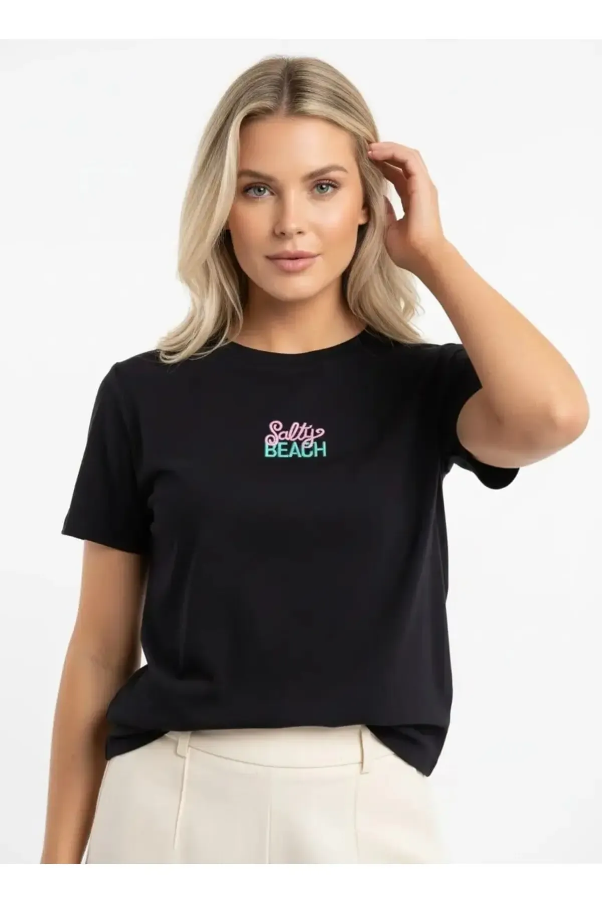 26015 %100 Pamuk Bisiklet Yaka Nakış İşlemeli Penye Bluz