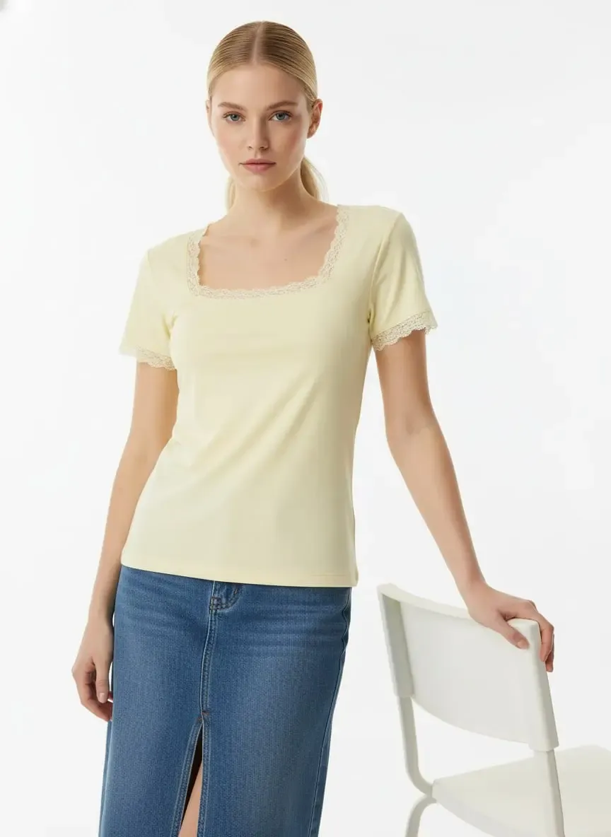 26016 Kadın Dantel Detaylı Kare Yaka Modal Örme Bluz