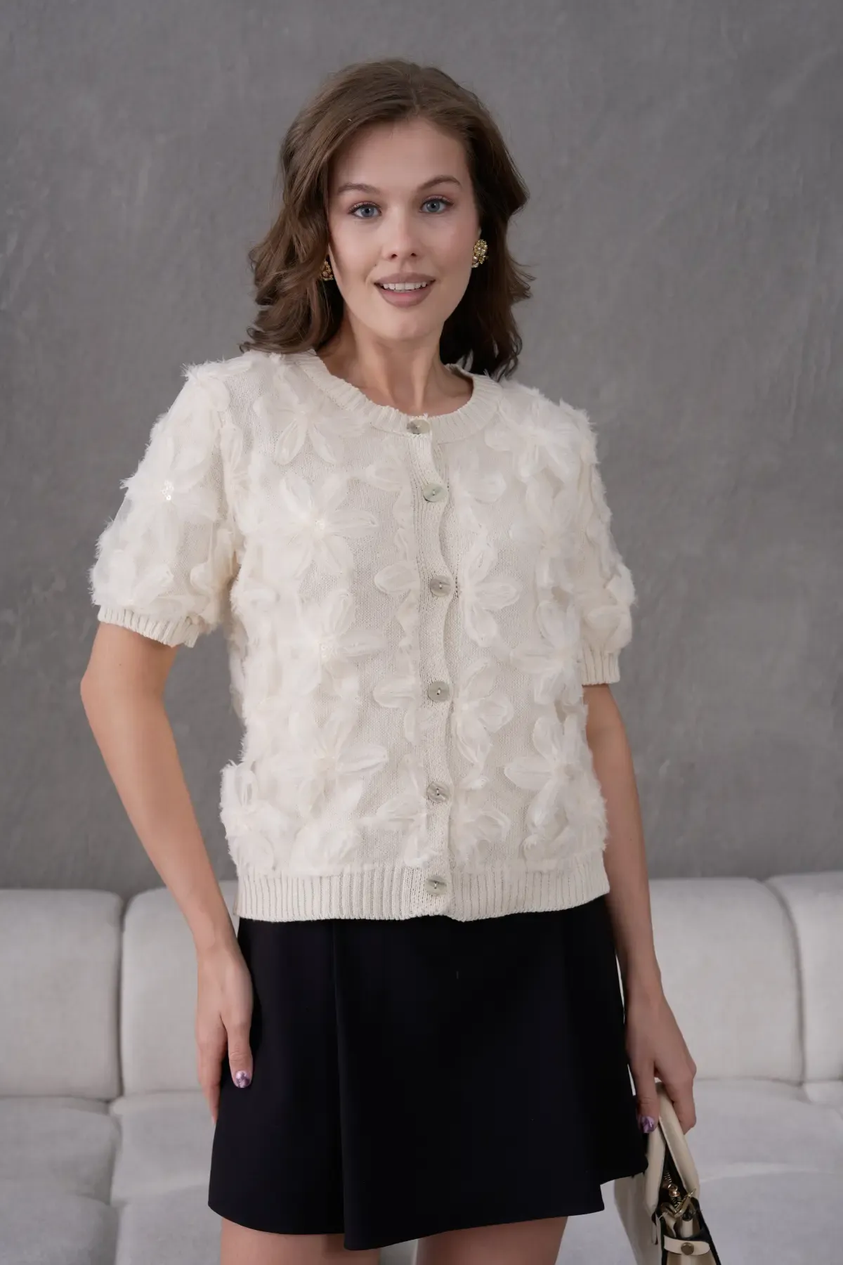 8513 Kadın %100 Pamuk Bisiklet Yaka Düğmeli Dantel Detaylı Triko Hırka