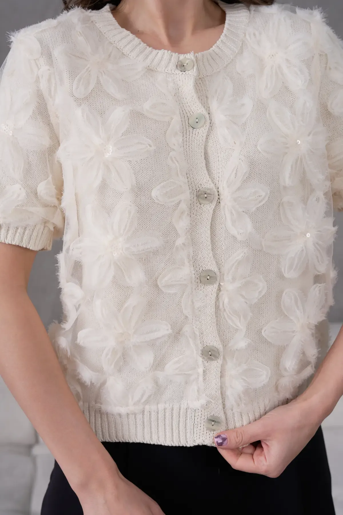 8513 Kadın %100 Pamuk Bisiklet Yaka Düğmeli Dantel Detaylı Triko Hırka