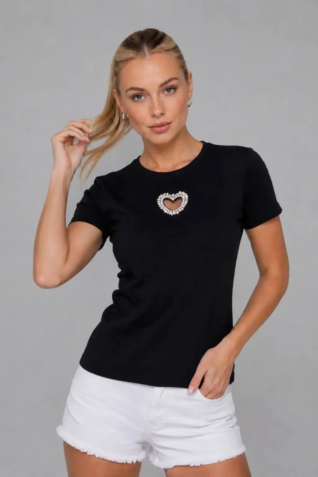 Bisiklet Yaka Ön Yüzünde Taş Kalp Aksesuarlı  Slim Fitilli T-Shirt