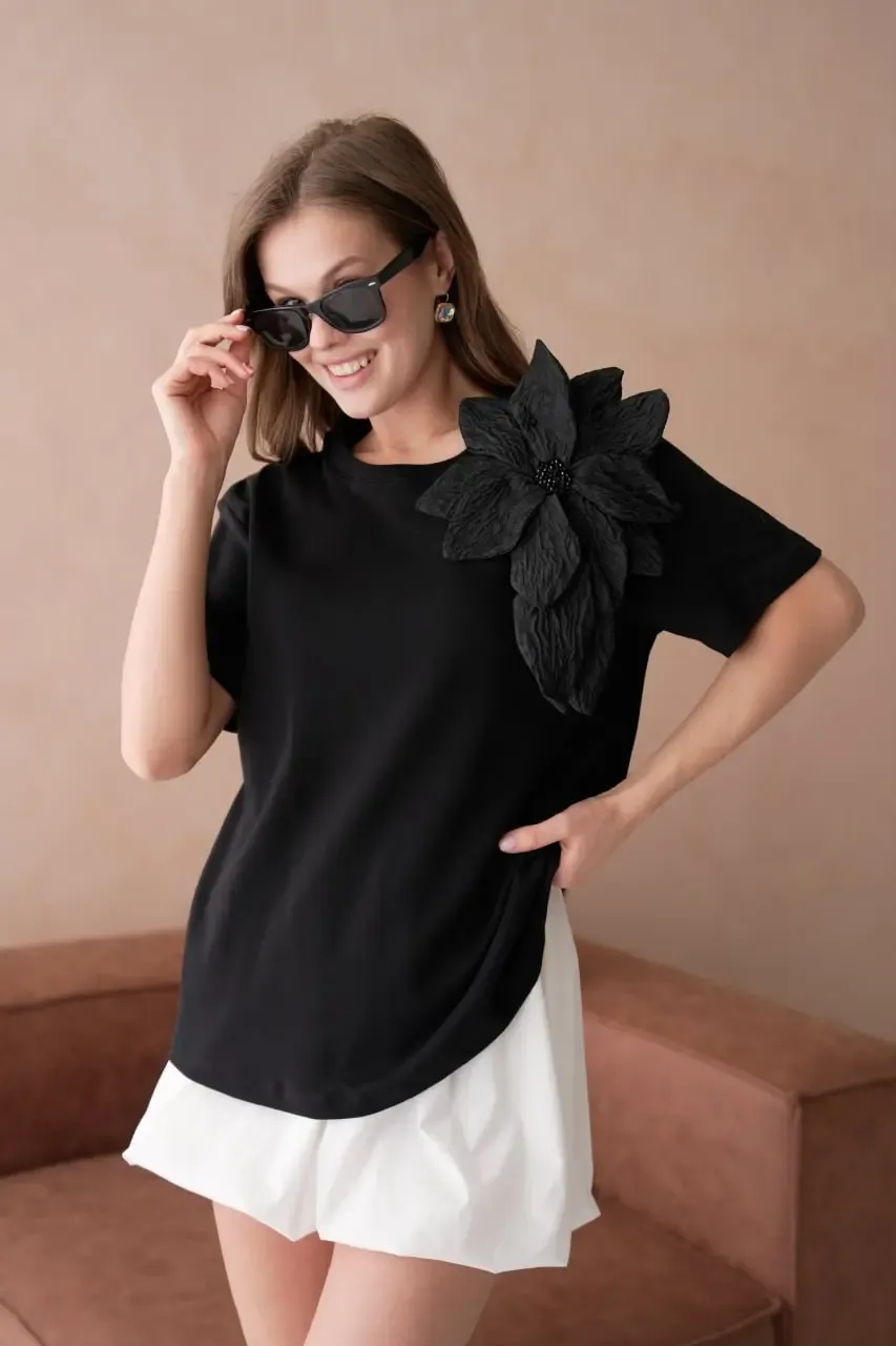 Gül Aksesuarlı Basic T-Shirt 26033