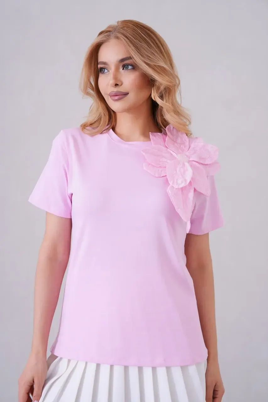 Gül Aksesuarlı Basic T-Shirt