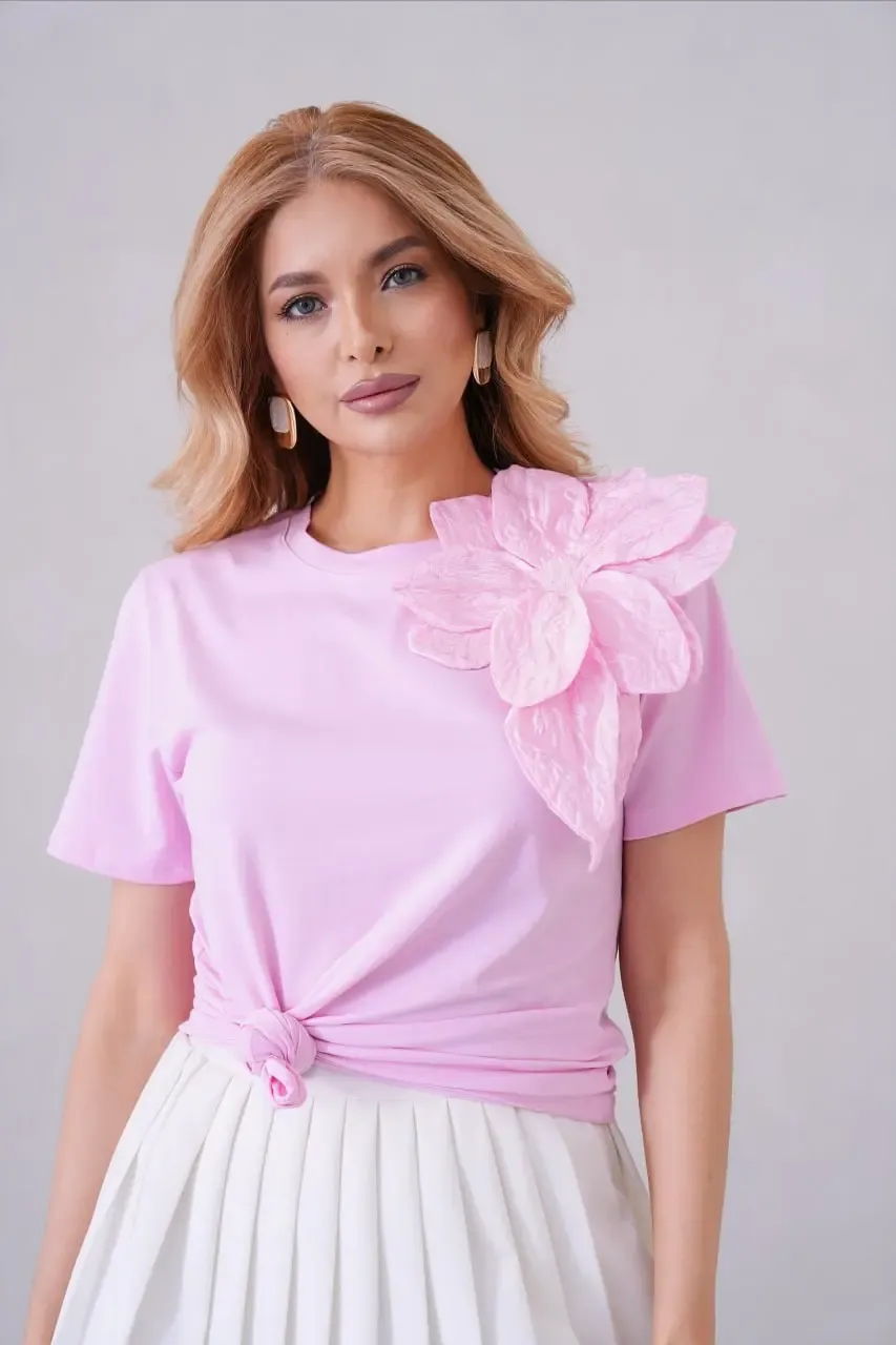 Gül Aksesuarlı Basic T-Shirt