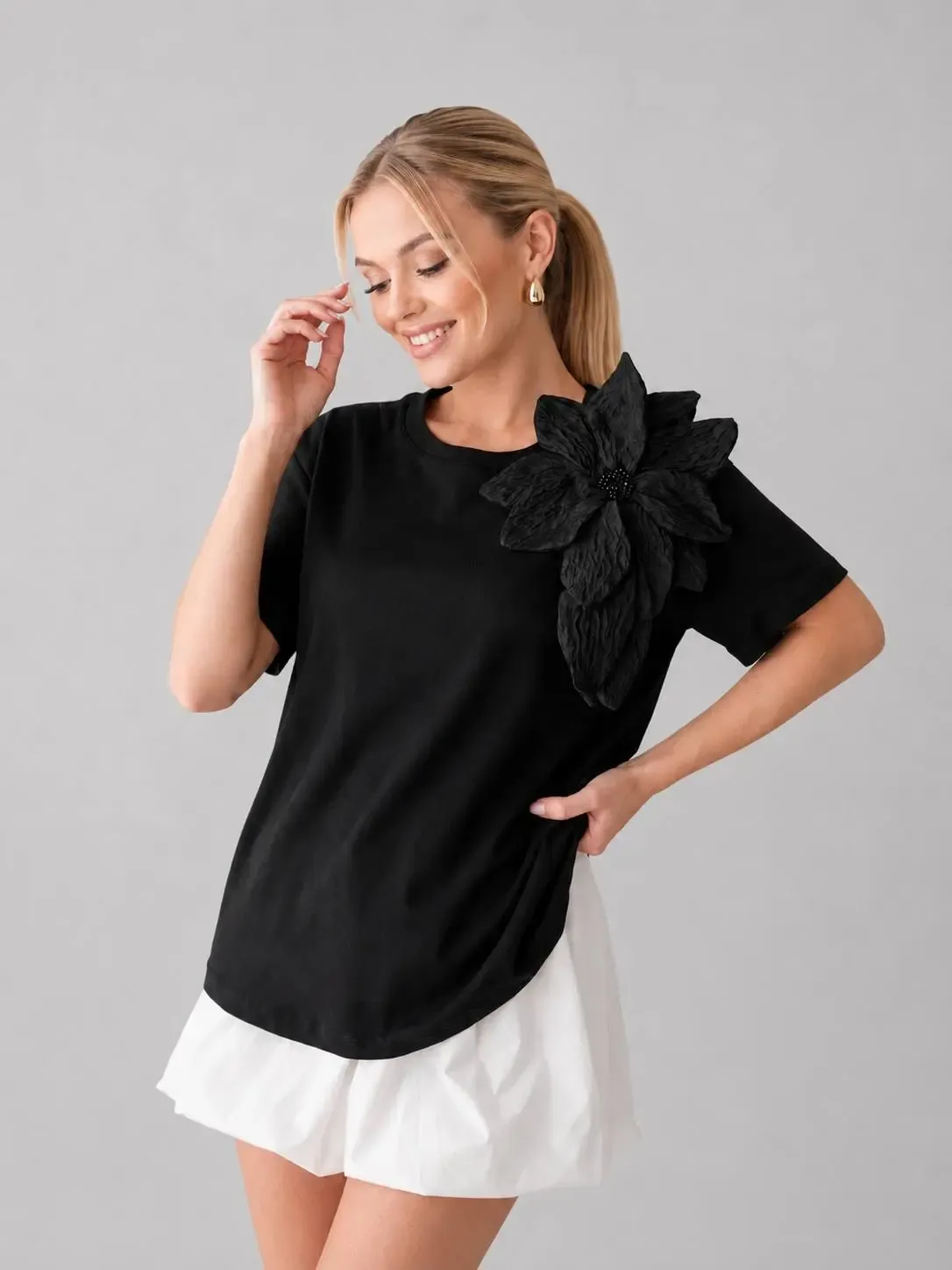 Gül Aksesuarlı Basic T-Shirt 26033