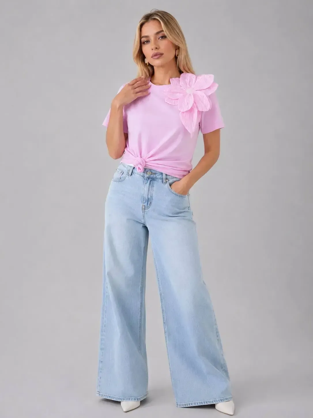 Gül Aksesuarlı Basic T-Shirt
