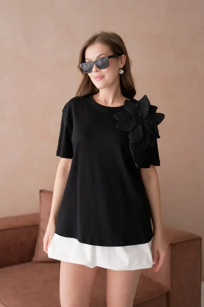 Gül Aksesuarlı Basic T-Shirt