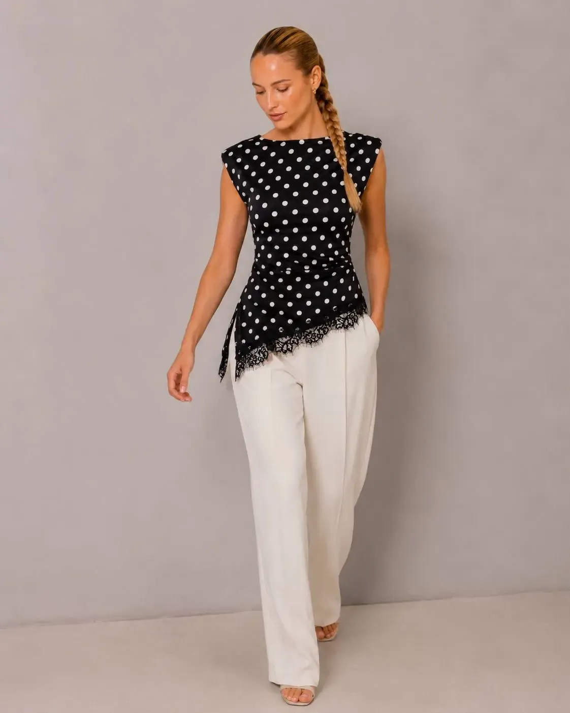 Kadın Bisiklet Yaka Omuzları Vatkalı Puantiyeli Dantel Detay Penye Bluz 26064