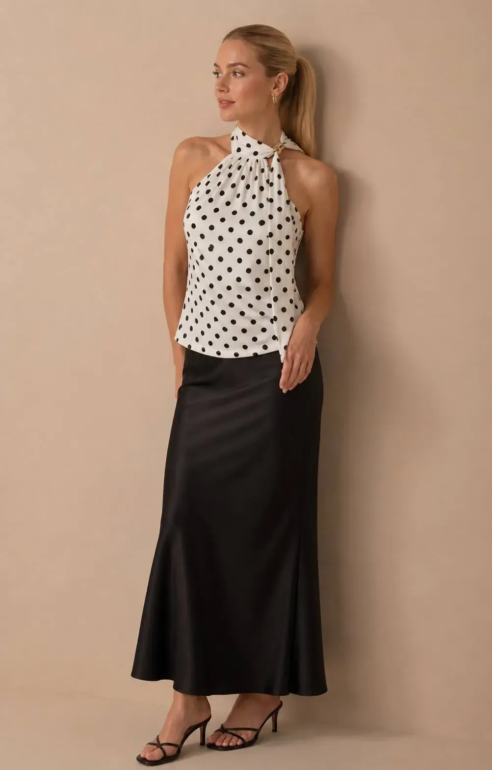 Kadın Fular Detay Puantiyeli Kolsuz Slimfit Örme Bluz 26054