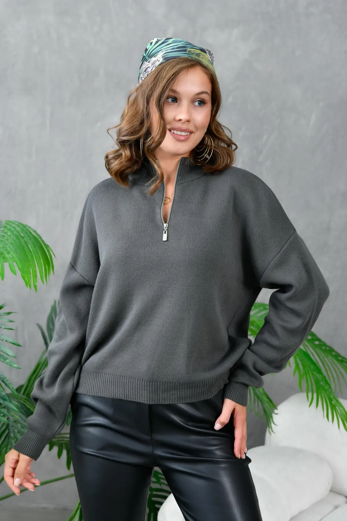 Kadın Yarım Balıkçı Yaka Fermuar Detay Oversize Triko Kazak