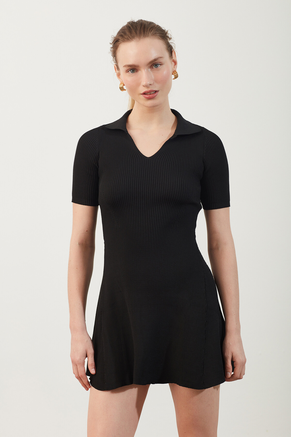 Polo Yaka Siyah Mini Elbise