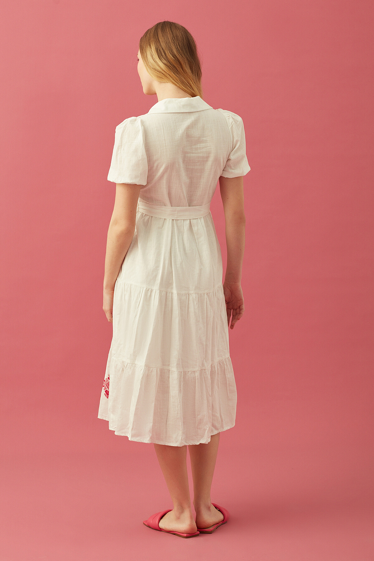 Nakış Detaylı V Yaka Ekru Elbise