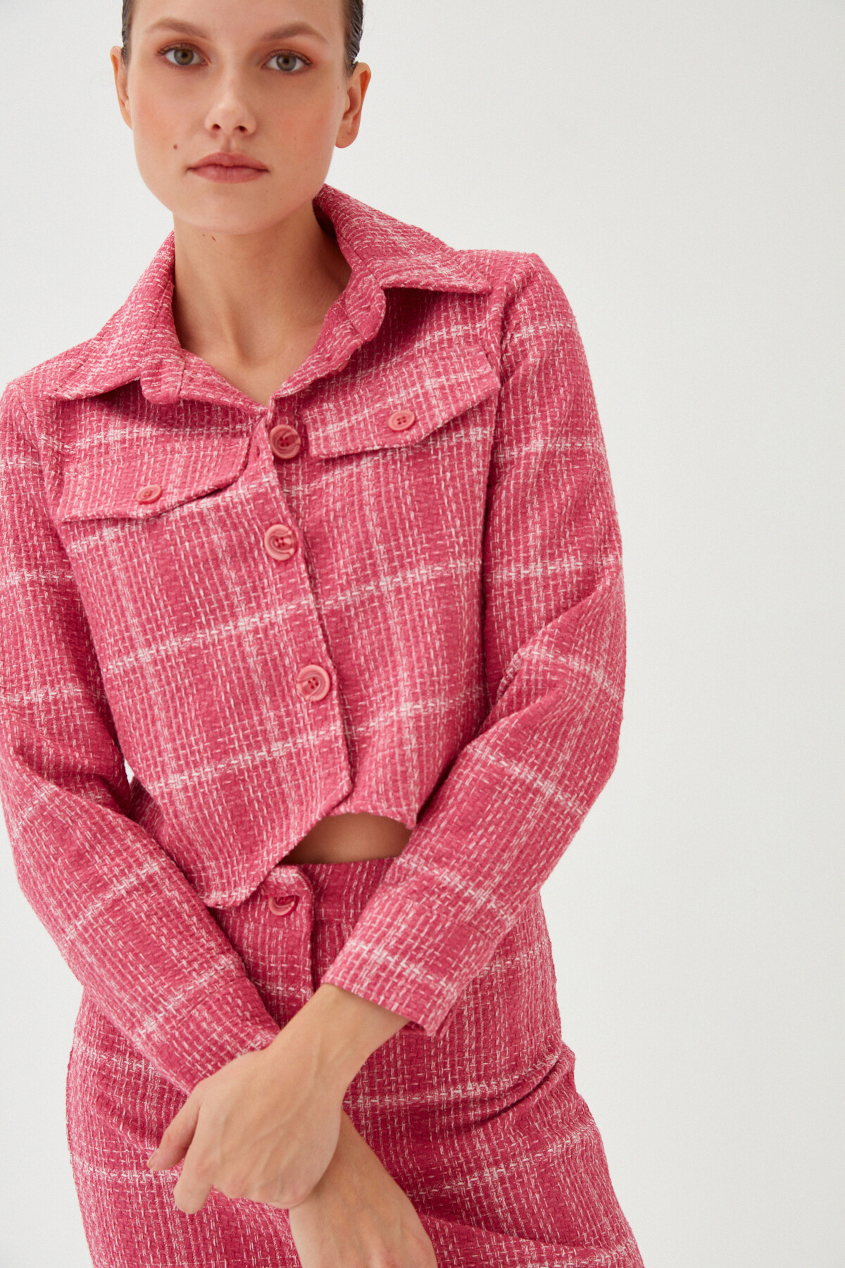 Kadın Fuşya Ekose Desen Dokulu Kumaş Düğme Detaylı Kısa Blazer Ceket Etek Takım