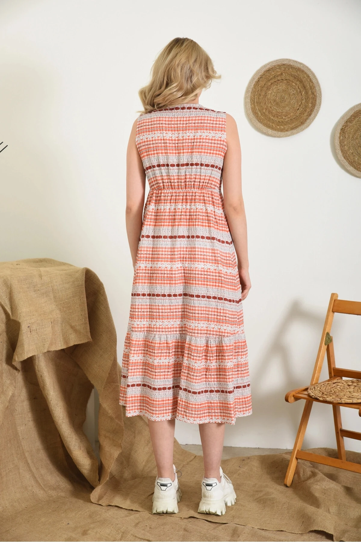 Kadın Kiremit Desenli Düğme Detay Kolsuz Emprime Elbise