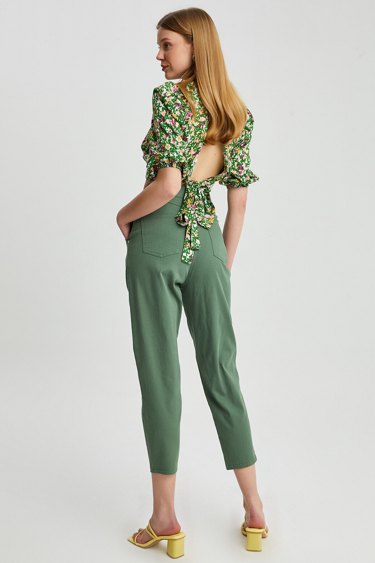 Kadın Pile Detaylı Havuç Pantolon