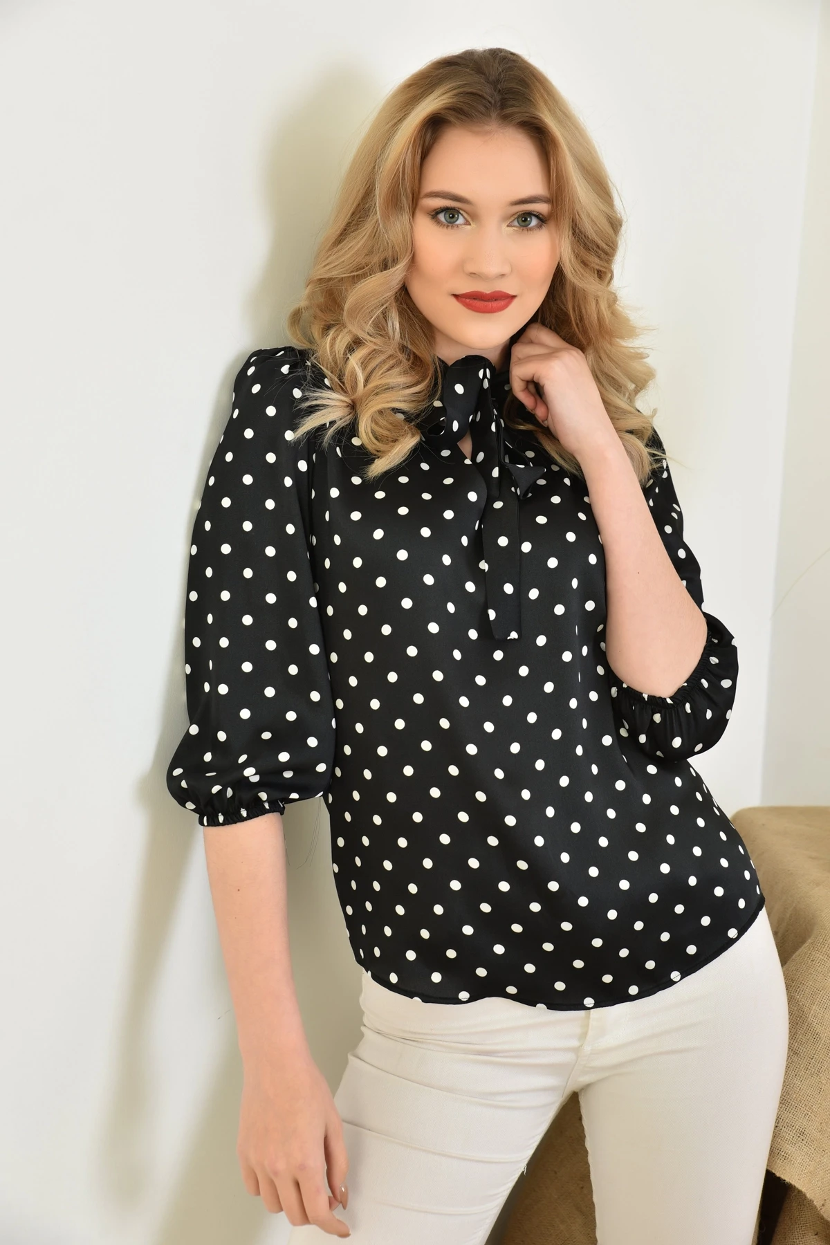 Uzun Kol Bağlama Detaylı Saten Bluz