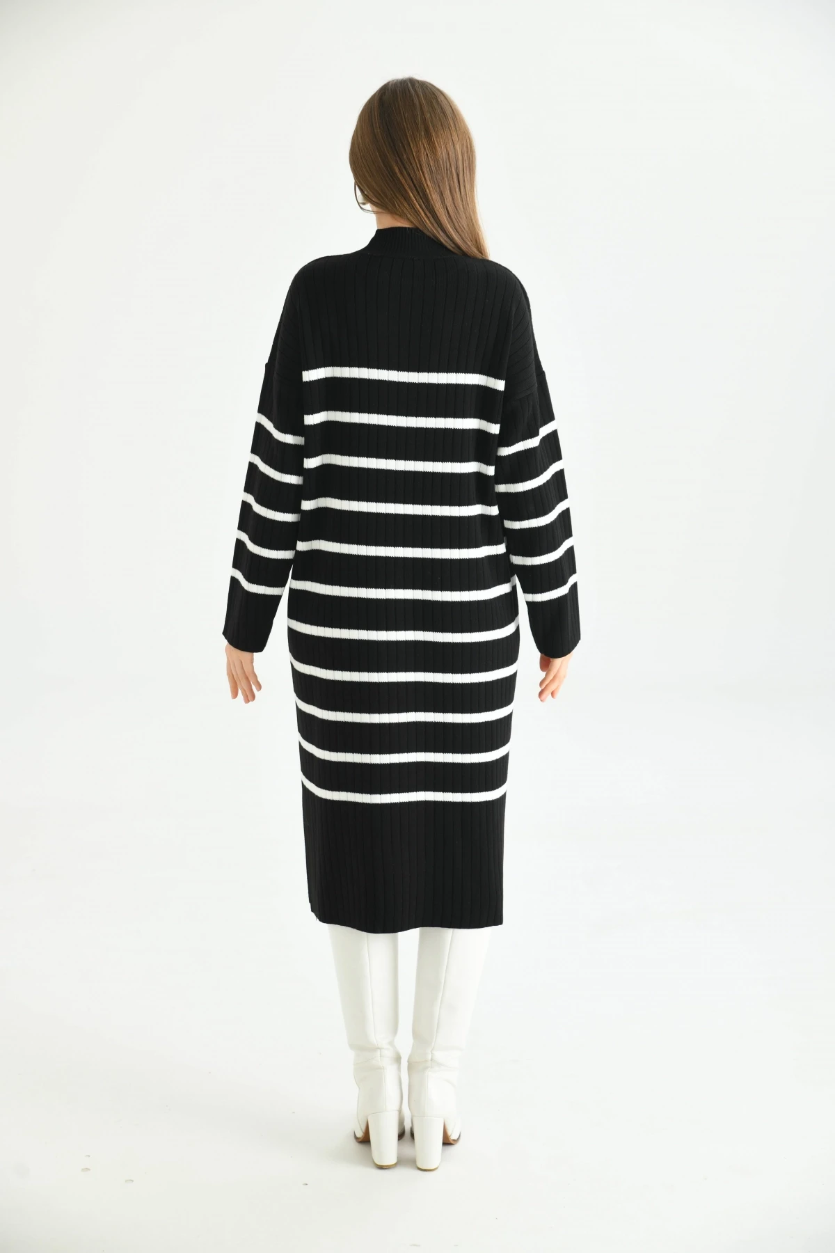 Kadın Siyah Çizgili Desen Dik Yaka RIB Örme Yandan Yırtmaçlı Uzun Salaş Triko Elbise