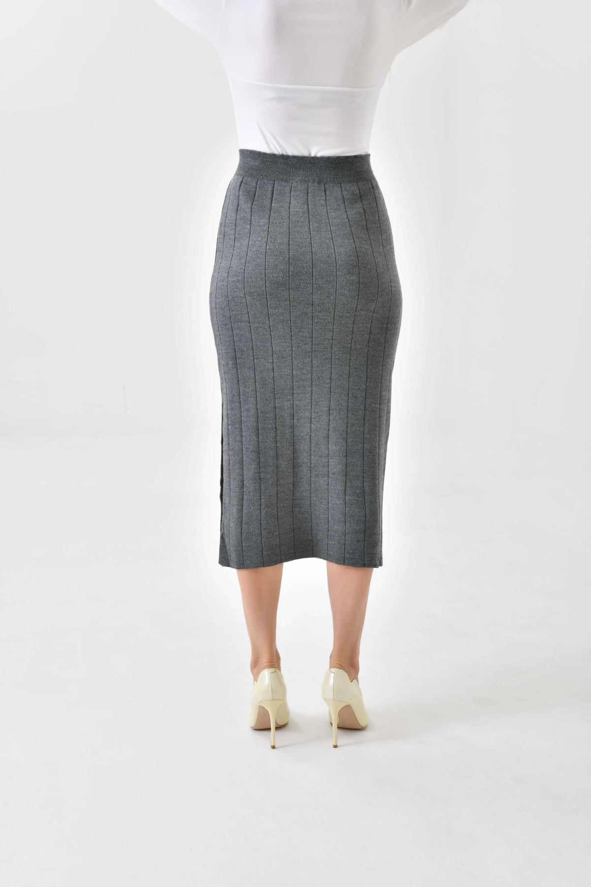 Uzun Yırtmaçlı Kalem Triko Etek