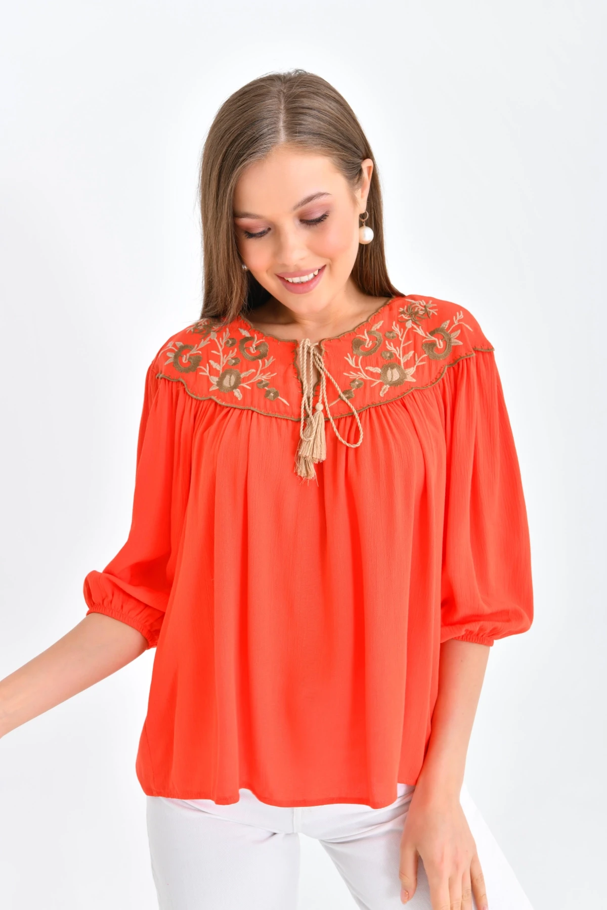 Kadın Bağlama Detay Nakışlı Salaş Bluz