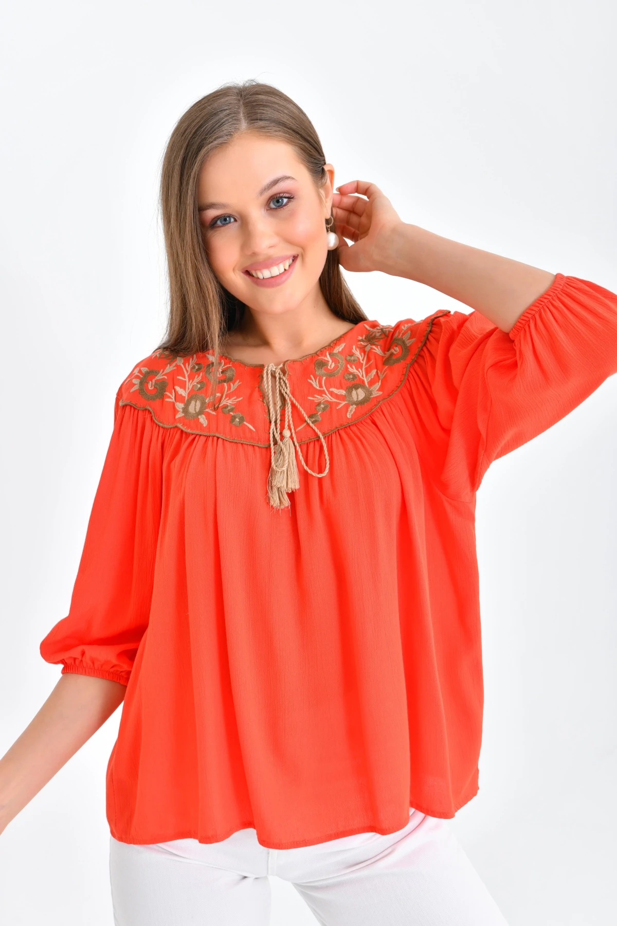 Kadın Bağlama Detay Nakışlı Salaş Bluz