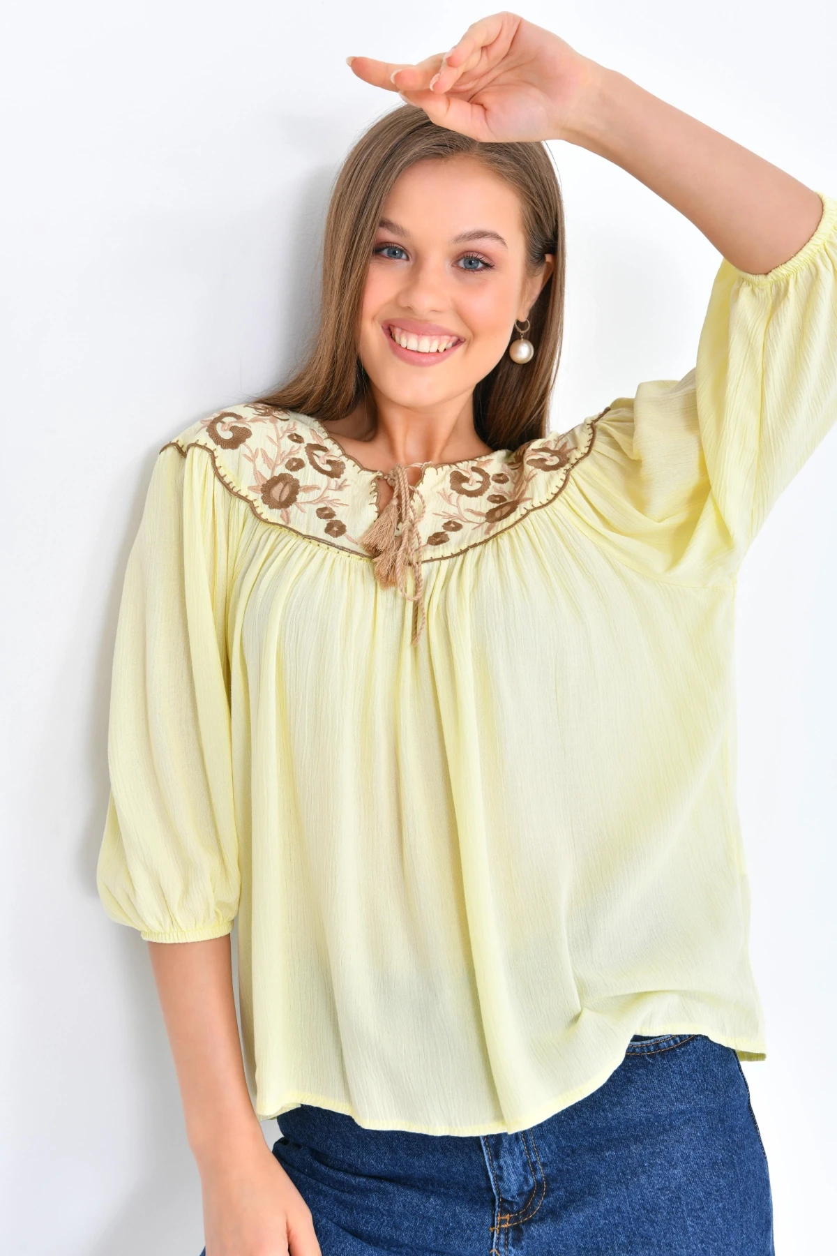 Kadın Bağlama Detay Nakışlı Salaş Bluz