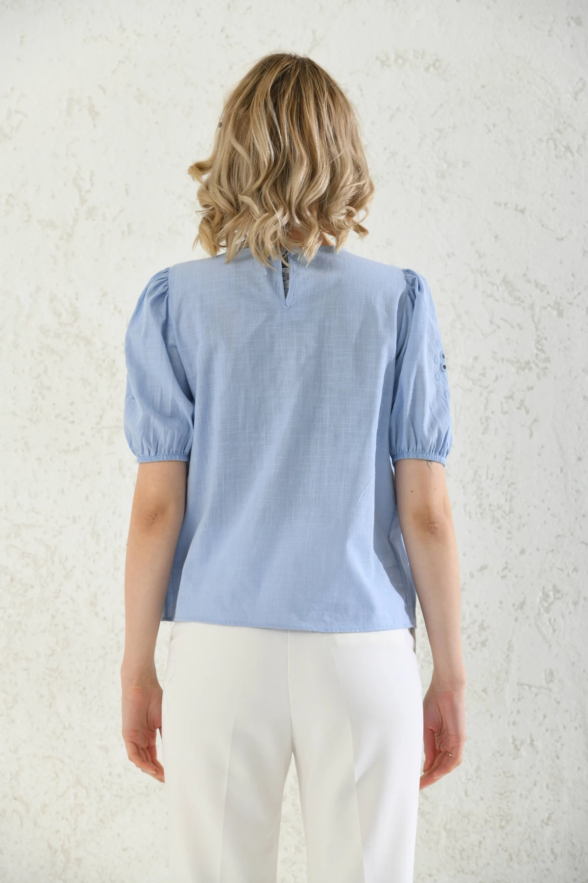 Bisiklet Yaka Nakış İşlemeli Keten Gömlek