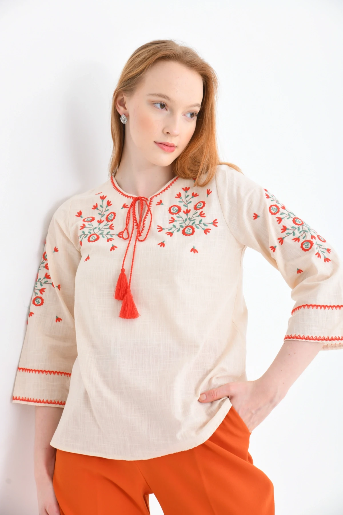 Kadın Bisiklet Yaka Bağlama Detay Etnik Nakışlı Bluz