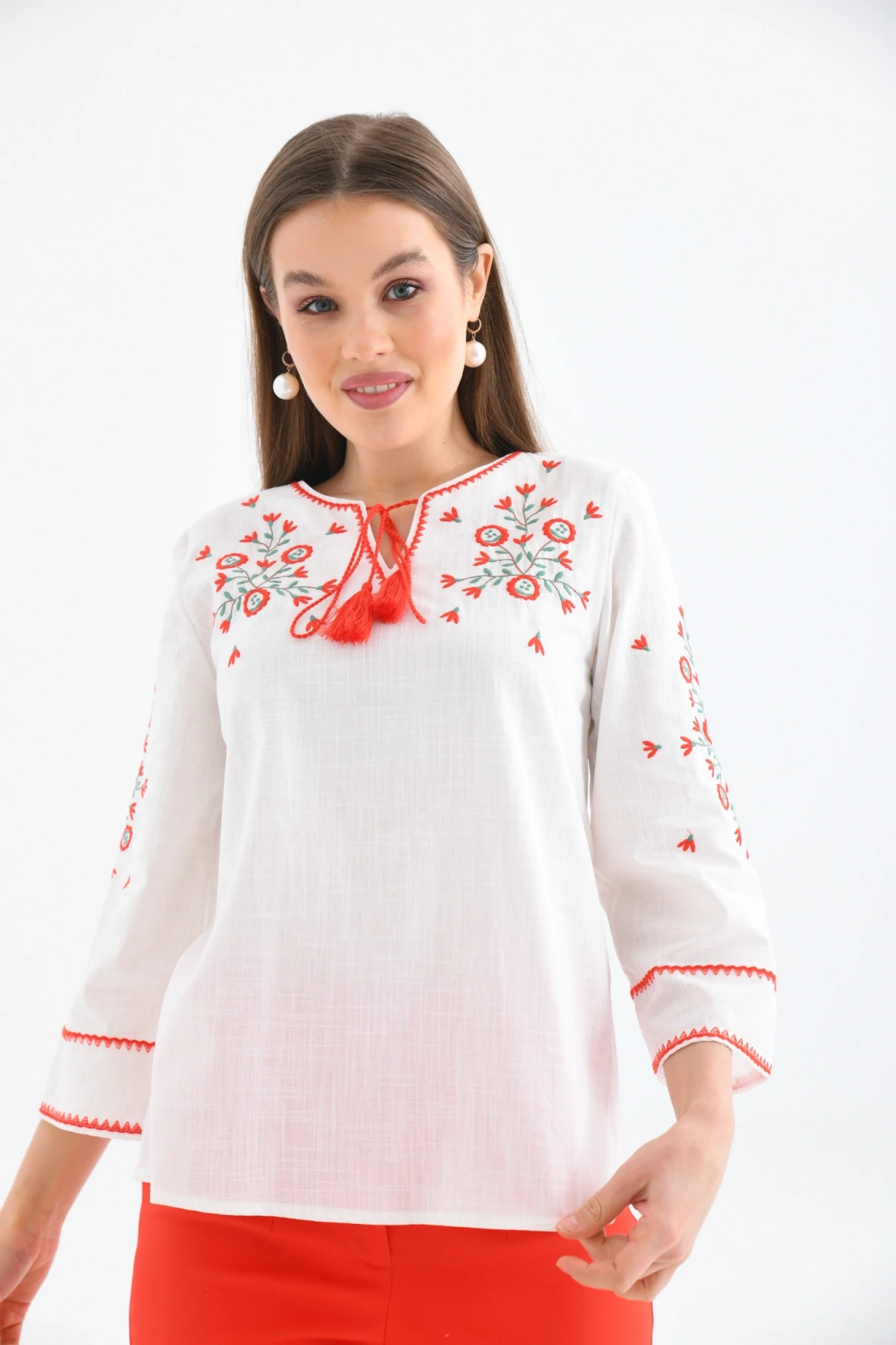 Bisiklet Yaka Bağlama Detay Etnik Nakışlı Bluz