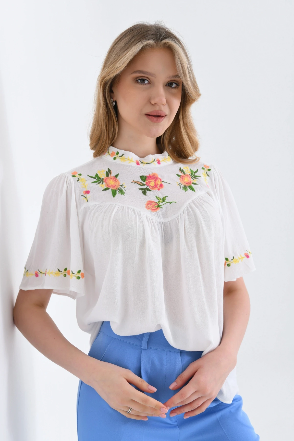 Bisiklet Yaka Nakışdetay Mendil Kol Salaş Bluz