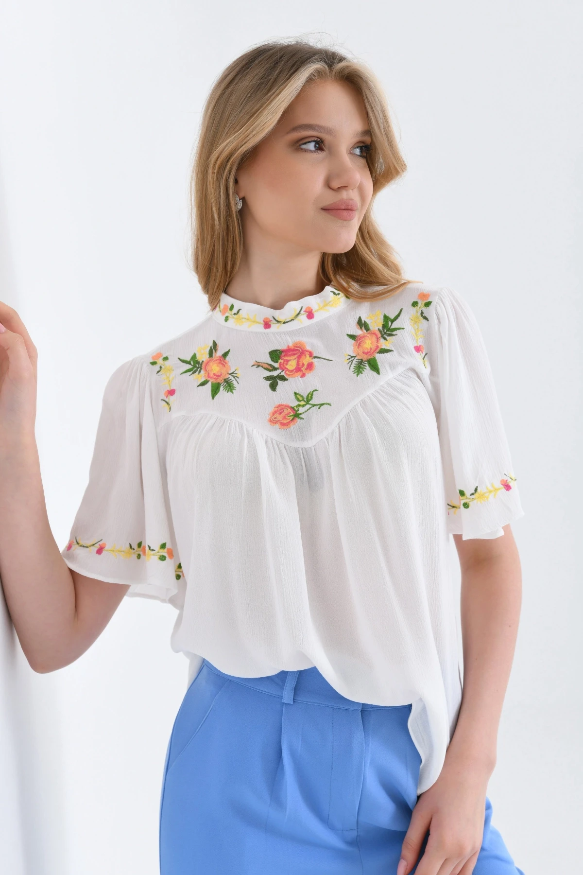 Bisiklet Yaka Nakışdetay Mendil Kol Salaş Bluz